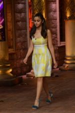 Alia Bhatt at Kapoor N Sons promotions on Comedy Bachao on 4th March 2016 (123)_56da47611dc20.JPG