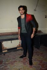 Sidharth Malhotra at Kapoor N Sons promotions on Comedy Bachao on 4th March 2016 (145)_56da4679cc4a8.JPG