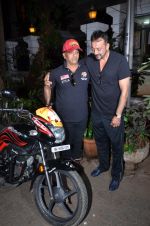 Sanjay Dutt snapped with the tatoo unique fan on 5th March 2016 (15)_56dc1cbd7292c.JPG