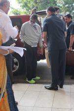 Amitabh Bachchan snapped at airport on 6th March 2016 (4)_56dd2b43a1097.JPG