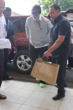 Amitabh Bachchan snapped at airport on 6th March 2016 (7)_56dd2b4702d60.JPG