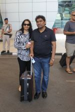 Johnny Lever snapped at airport on 6th March 2016 (5)_56dd2b5733fae.JPG