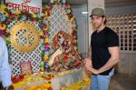 Hrithik Roshan and family snapped at Shiv Ratri celebrations on 7th March 2016 (21)_56deb2936ca9b.JPG