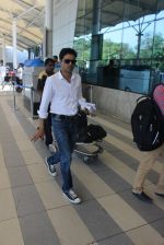 Manoj Bajpai snapped at airport on 10th March 2016 (39)_56e26c5cd4acd.JPG
