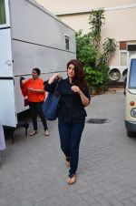 Twinkle Khanna snapped at Mehboob on 11th March 2016 (19)_56e40a98632b2.JPG