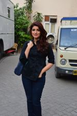Twinkle Khanna snapped at Mehboob on 11th March 2016 (22)_56e40a9c028d1.JPG