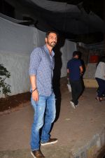 Arjun Rampal snapped post dinner in Bandra on 12th March 2016 (9)_56e550f8345be.JPG