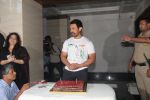 Aamir Khan celebrated his birthday with media on 14th March 2016 (5)_56e7e91b1317f.JPG