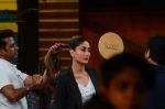 Kareena Kapoor at the grand finale shoot of Khatron Ke Khiladi on 15th March 2016 (42)_56e970e2cdeae.JPG