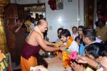 Himesh Reshammiya visits Siddhivinayak Mandir to offer prayers as gratitude for the success of Teraa Surroor on 16th March 2016 (3)_56ea51070c72e.JPG