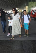 Mini Mathur snapped at airport on 17th March 2016 (17)_56ebeab7c5438.JPG
