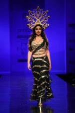 Shriya Saran walk the ramp for Annaika Show at AIFW Day 2 on 17th March 2016 (3)_56eb98ff19305.jpg