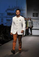 Randeep Hooda in Rohit Karma Show on day 3 of Amazon India fashion week on 18th March 2016 (3)_56ed410ea261c.jpg