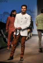 Randeep Hooda in Rohit Karma Show on day 3 of Amazon India fashion week on 18th March 2016 (9)_56ed411f64587.jpg