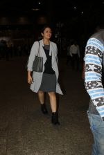 Huma Qureshi snapped at airport on 19th March 2016 (131)_56ef99987b539.JPG