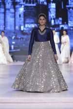 Huma Qureshi walk the ramp for Manish Malhotra_s show at CPAA Fevicol SHOW on 20th March 2016 (227)_56f003c151fd8.JPG
