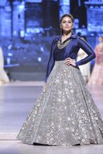 Huma Qureshi walk the ramp for Manish Malhotra_s show at CPAA Fevicol SHOW on 20th March 2016 (229)_56f003c7cce10.JPG