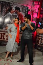Kareena Kapoor and Arjun Kapoor exclusive photo shoot on 20th March 2016 (29)_56efbea145e26.JPG