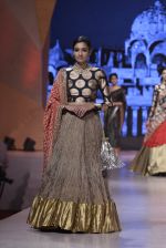 Model walk the ramp for Manish Malhotra_s show at CPAA Fevicol SHOW on 20th March 2016 (219)_56f0042311f1d.JPG