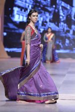 Model walk the ramp for Manish Malhotra_s show at CPAA Fevicol SHOW on 20th March 2016 (320)_56f005aebc699.JPG