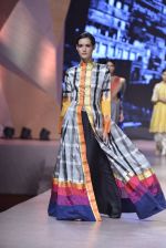 Model walk the ramp for Manish Malhotra_s show at CPAA Fevicol SHOW on 20th March 2016 (340)_56f005e047f3b.JPG
