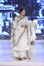 Model walk the ramp for Manish Malhotra_s show at CPAA Fevicol SHOW on 20th March 2016 (372)_56f00624ba2af.JPG