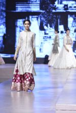 Model walk the ramp for Manish Malhotra_s show at CPAA Fevicol SHOW on 20th March 2016 (403)_56f0067309c38.JPG