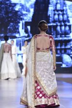 Model walk the ramp for Manish Malhotra_s show at CPAA Fevicol SHOW on 20th March 2016 (404)_56f00674d0f71.JPG