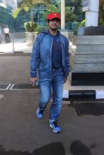 Sonu Nigam snapped at airport on 20th March 2016 (4)_56efc04d7a9c0.JPG
