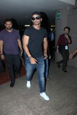 Sushant Singh Rajput snapped at airport on 20th March 2016 (40)_56efc05c077a4.JPG