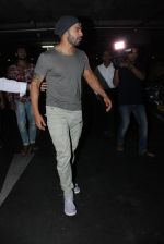 Varun Dhawan snapped at airport on 19th March 2016 (114)_56ef9a3f92099.JPG