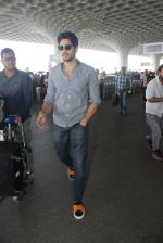 Sidharth Malhotra snapped at airport on 21st March 2016 (21)_56f0f11e1a074.JPG