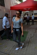 sonakshi Sinha snapped in Mumbai on 25th March 2016 (4)_56f68a1fa1166.JPG