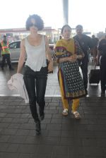 Kangana Ranaut snapped at airport on 27th March 2016 (6)_56f8ffc2ce773.JPG
