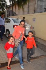 manyata dutt snapped with kids on 27th March 2016 (8)_56f8ffe3a3790.JPG