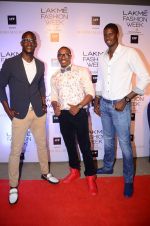 at Manish malhotra lakme red carpet on 29th March 2016 (102)_56fbbfb76aac2.JPG