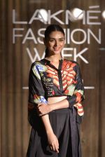 Aditi Rao Hydari at Anand Kabra_s show for LFW 2016 on 30th March 2016 (89)_56fccf461f1ba.JPG