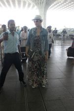 Huma Qureshi snapped at airport on 31st March 2016 (6)_56fe142a78ee1.JPG