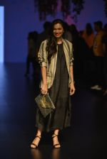 Maria Goretti at Anita Dongre Show at LIFW 2016 Day 3 on 1st April 2016 (19)_56ffb526bf77d.JPG