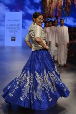 Sonakshi Sinha walks for Anita Dongre Show at LIFW 2016 Day 3 on 1st April 2016 (875)_56ffb4ebe6181.JPG
