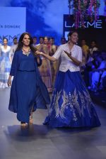 Sonakshi Sinha walks for Anita Dongre Show at LIFW 2016 Day 3 on 1st April 2016 (957)_56ffb5a09fb3d.JPG