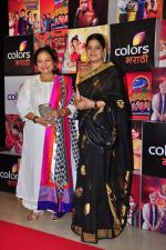 at Colors Marathi Awards on 1st April 2016 (22)_56ffbb32e1f57.JPG
