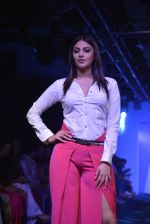 Anushka Ranjan at the Karan Malhotra Show at Lakme Fashion Week on 3rd April 2016  (126)_570247b083220.JPG
