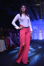Anushka Ranjan at the Karan Malhotra Show at Lakme Fashion Week on 3rd April 2016  (131)_570247b7317ce.JPG