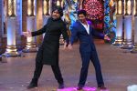 King Khan has several laughter-induced _Fan_ moments on Comedy Nights  Bachao (12)_57025aab2e6e9.JPG