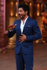 King Khan has several laughter-induced _Fan_ moments on Comedy Nights  Bachao (13)_57025aacc8d35.JPG