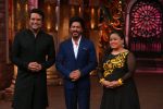King Khan has several laughter-induced _Fan_ moments on Comedy Nights  Bachao (14)_57025aae88418.JPG