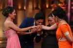King Khan has several laughter-induced _Fan_ moments on Comedy Nights  Bachao (8)_57025aa1d9794.JPG