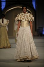 Model at the grand finale for Rohit Bal Show at Lakme Fashion Week on 3rd April 2016 (187)_57024ae3d86a3.JPG