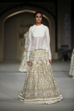 Model at the grand finale for Rohit Bal Show at Lakme Fashion Week on 3rd April 2016 (222)_57024b14dbc99.JPG